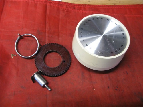 Singer Touch & Sew 636 Sewing Machine Hand Wheel Clutch Spring Gear VINTAGE - 第 1/4 張圖片