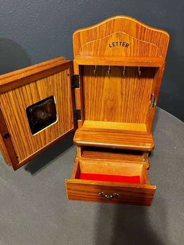 Wood Vintage Key Holder & Letter Homder Clock -NOT WORKING - Picture 6 of 7
