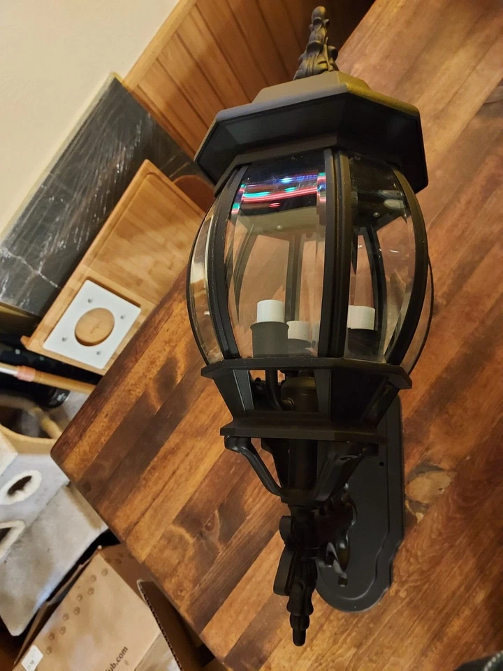 Iluminación artesanal grande de 23" x 13" Classico luz exterior europea de 3 luces, negra Foto 4 de 4