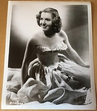 Jean Arthur PORTRAIT Pressefoto #255 schulterfrei Mode