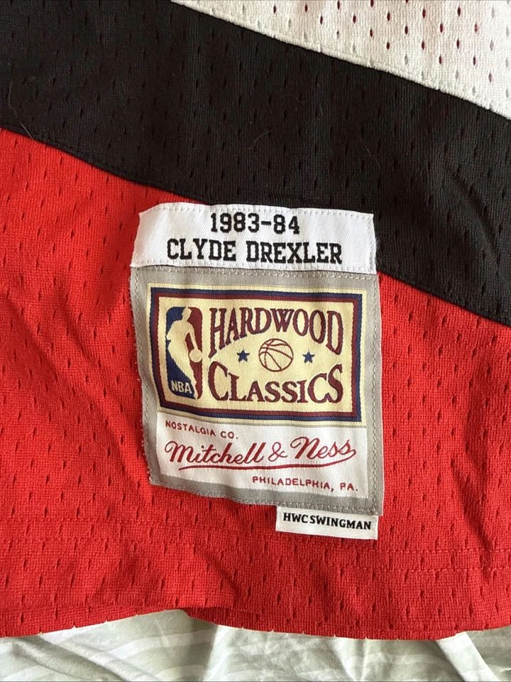 男式 Mitchell & Ness 1983 年波特兰开拓者队 Clyde Drexler #22 球衣 XL 码 — 第 3/4 张图片
