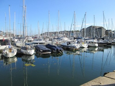 Foto A2 Yachten in Hülle und Fülle in Sutton Marina Plymouth c2015