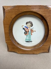 2 GOEBEL M.J. HUMMEL FIGURINE "LITTLE FIDDLER" W/Plate