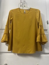 Blusa ligera para mujer Valerie Stevens amarilla mostaza manga acampanada mediana
