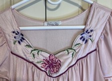 Vanity Fair Vintage Pink Floral Embroidered Nightgown Short Sleeve Medium USA