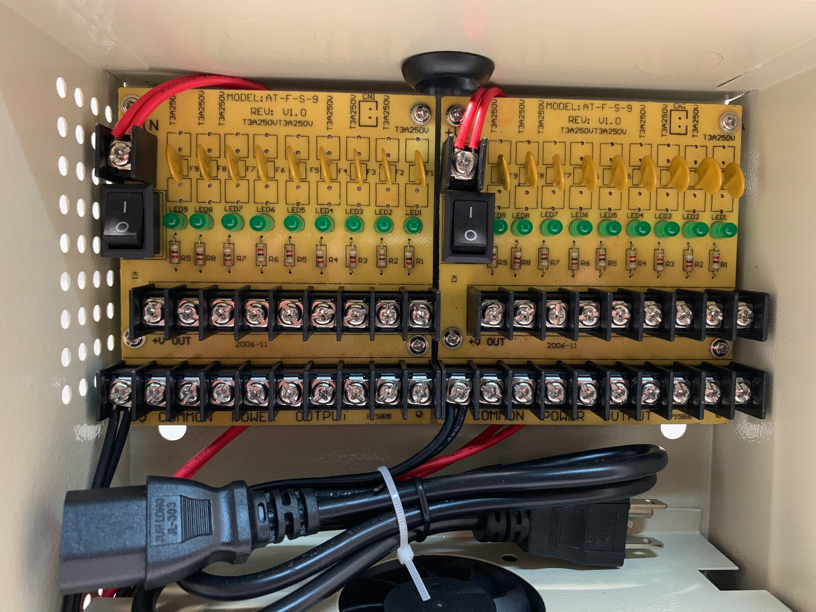 LTS Power Supply Distribution Box 12V DC 18 Ports 12 Amps PTC DV