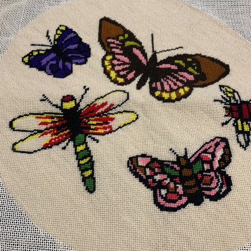 Punto de aguja punto de cruz mariposas libélula abeja lana redondo completado - Imagen 2 de 13