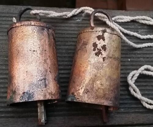 2x Glocken alte schöne rostige Tempel Kuh Tibet Nepal Metall Glocke 11x5 cm