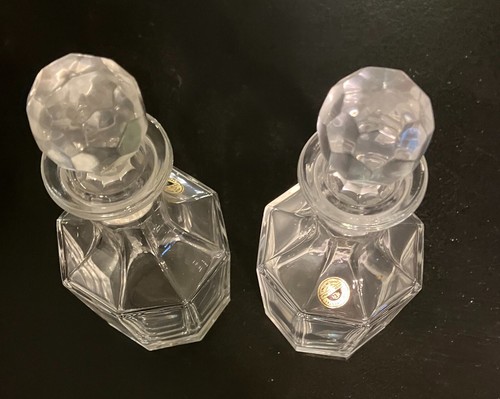 VINTAGE PAIR 6" LEAD CRYSTAL VINEGAR/OIL CRUETS (M984) DIAMOND -CUT STOPPERS - Picture 3 of 3