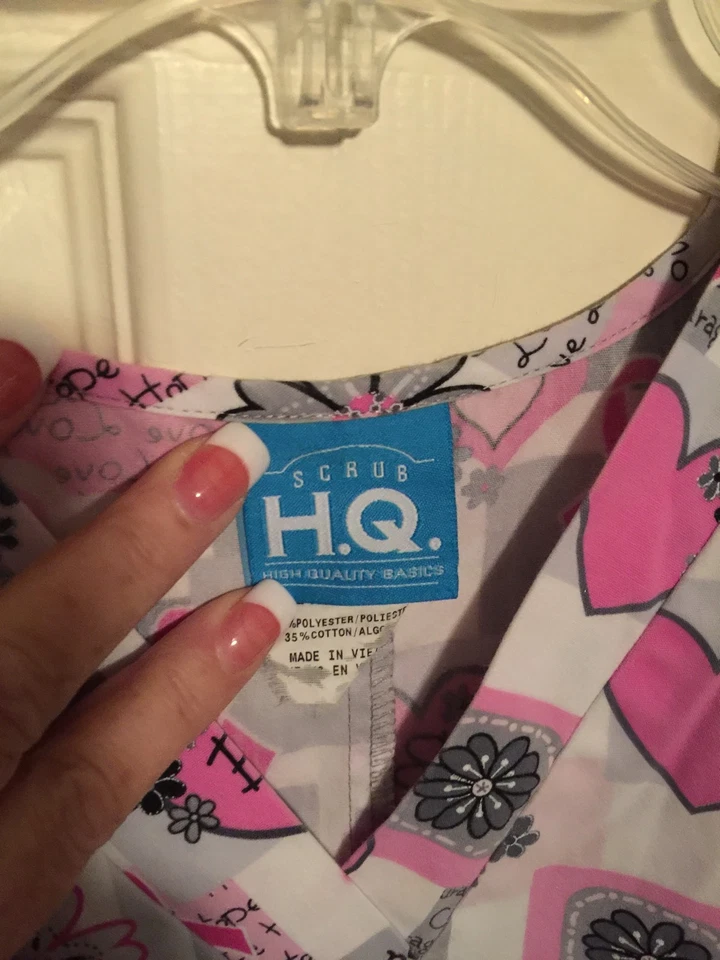 WOMAN'S HQ SCRUBS BRAND SHORT SLEEVE HEARTS CANCER SCRUB SHIRT SIZE L - Image 3 of 4