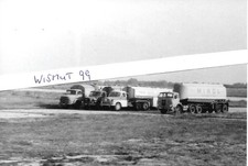 Interflug-Foto DDR Oldtimer Flugplatz Berlin Schönefeld LKW Tangkfahrzeuge Minol