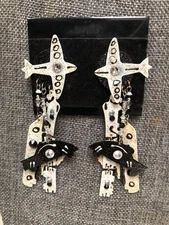 Vtg LATR "Style" Artisan Dsgn long Wht/Blk Mix "Traveling" Pierced/Clip Earrings