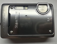 Olympus Stylus 770 SW Shock Waterproof Camera 7.1 MP w/Carry Bag And Charger