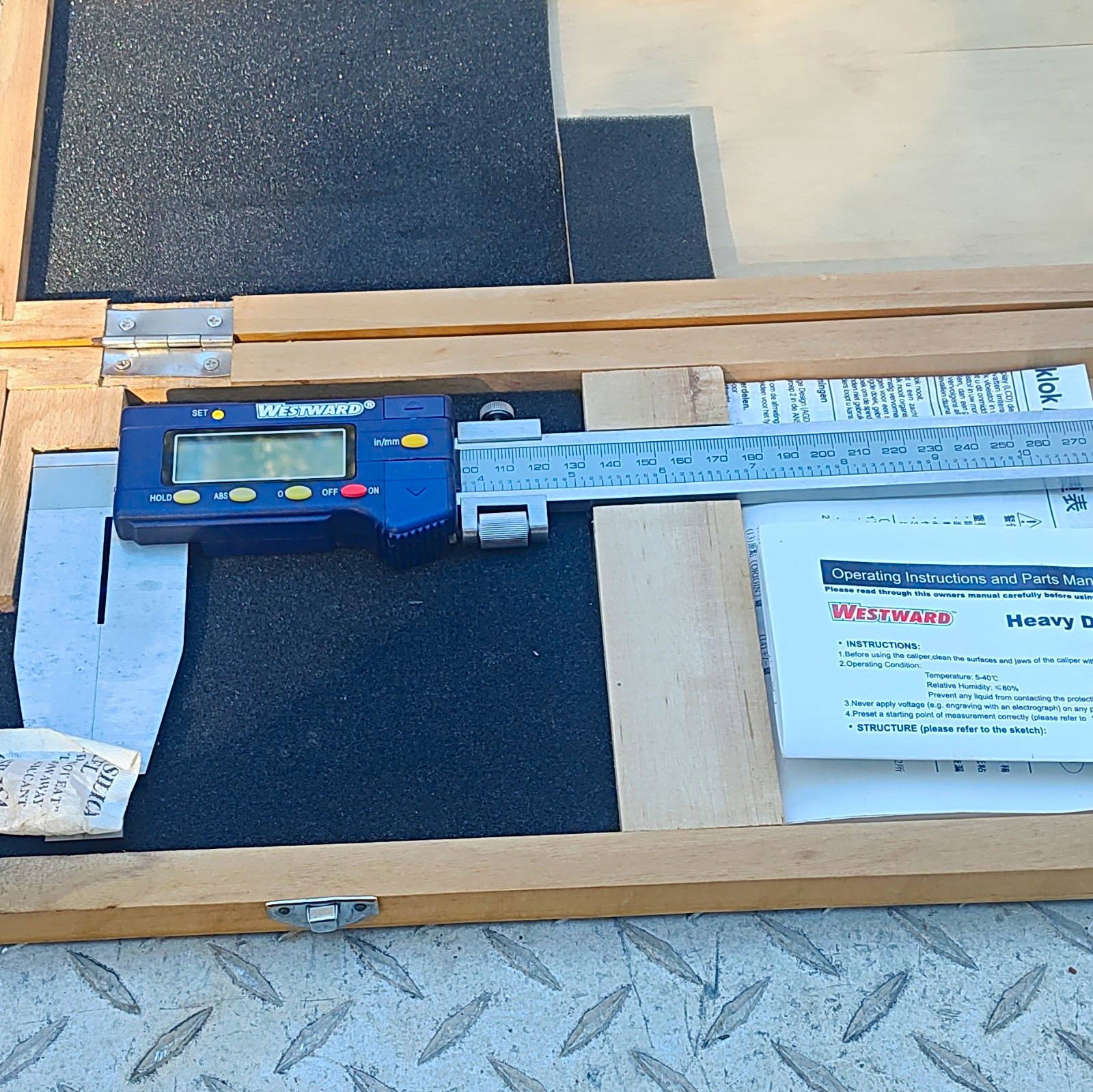 Westward Heavy Duty Digital Caliper 0-24 in Range, 0.0005 in Resolution, SPC