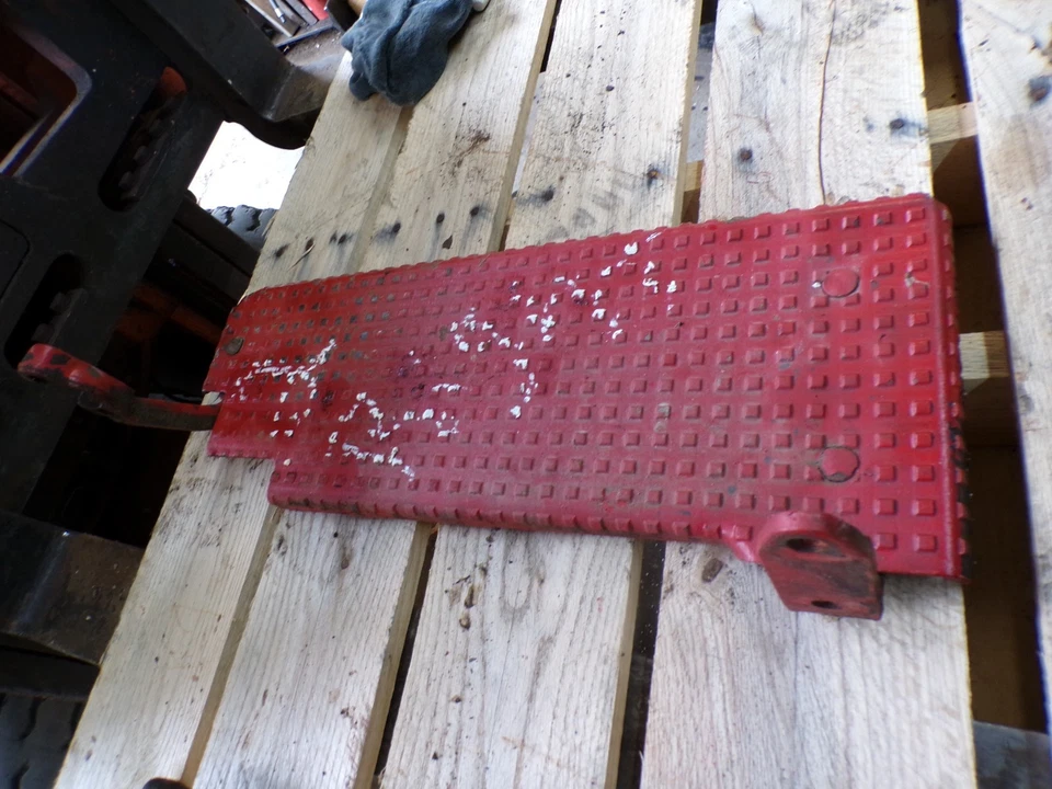 Ford 800 Tractor RIGHT Running Board ORIGINAL FLOOR BOARD 800 SERIES TRACTOR - Image 2 of 3