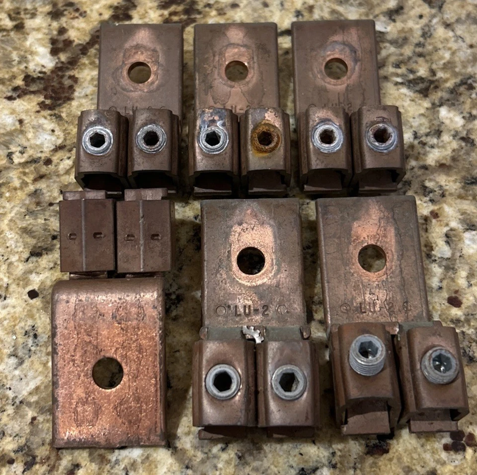 (6)- ILSCO 4/0-2 DOUBLE COPPER LUGS. REMOVED FROM AN EXISTING PANELBOARD - Image 3 of 3