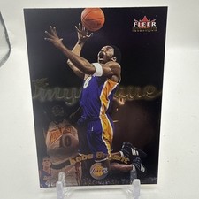 2000-01 Fleer Mystique - Kobe Bryant #30