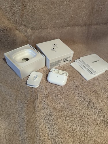 Apple AirPods Pro 2nd Generation with MagSafe Charging Case - 第 3/10 張圖片