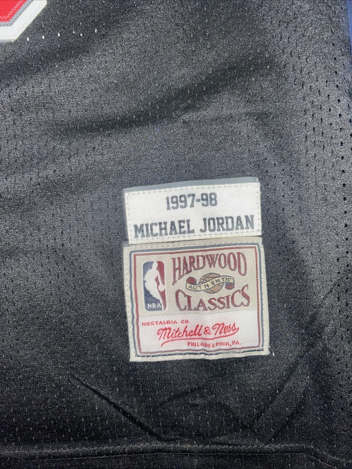 Mitchell & Ness 🔥 Michael Jordan 🔥#23 Bulls 1997-98 NBA FINALS Jersey Men's LG - Image 4 of 4