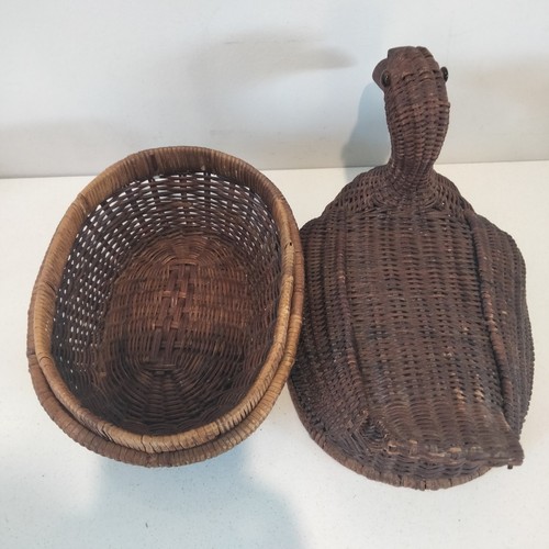 Vintage Wicker Ratan Duck Basket with Lid Farmhouse Retro Country 23cm - Picture 8 of 9