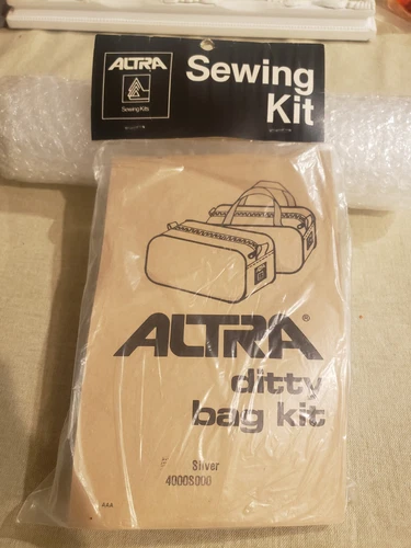 Brand New Altra Sewing Kit & Pattern Silver Ditty Bag 1970s Vintage