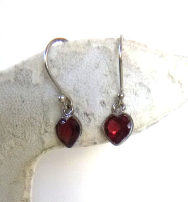 NIB Stauer Delicate Garnet Hearts Drop Earrings 925 Sterling Silver 1.4 TCW