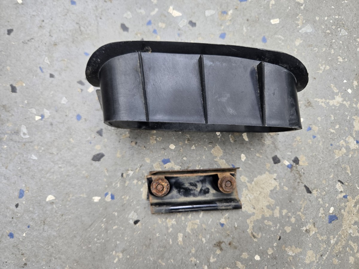 うんぺチョさん専用 85 Nissan 300ZX Turbo OEM Front Bumper Bezel Vent Insert Z31