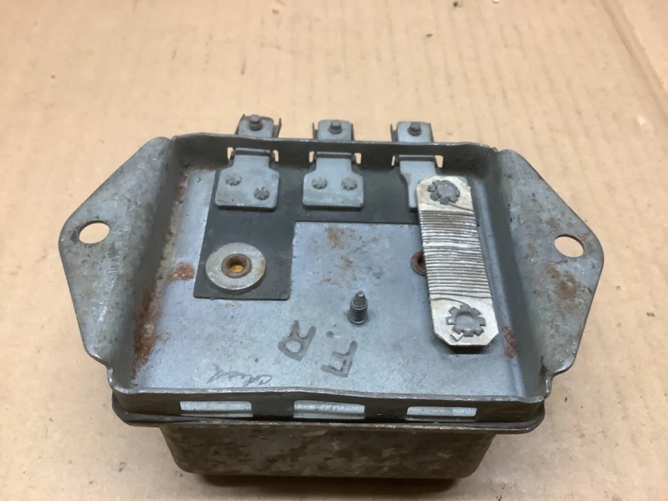 Chevrolet Oldsmobile Pontiac 1937-1939 regulador de voltaje Delco GM 1118203 usado Foto 3 de 4