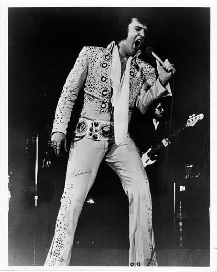 ELVIS PRESLEY great 8x10 concert still -- f532 | eBay