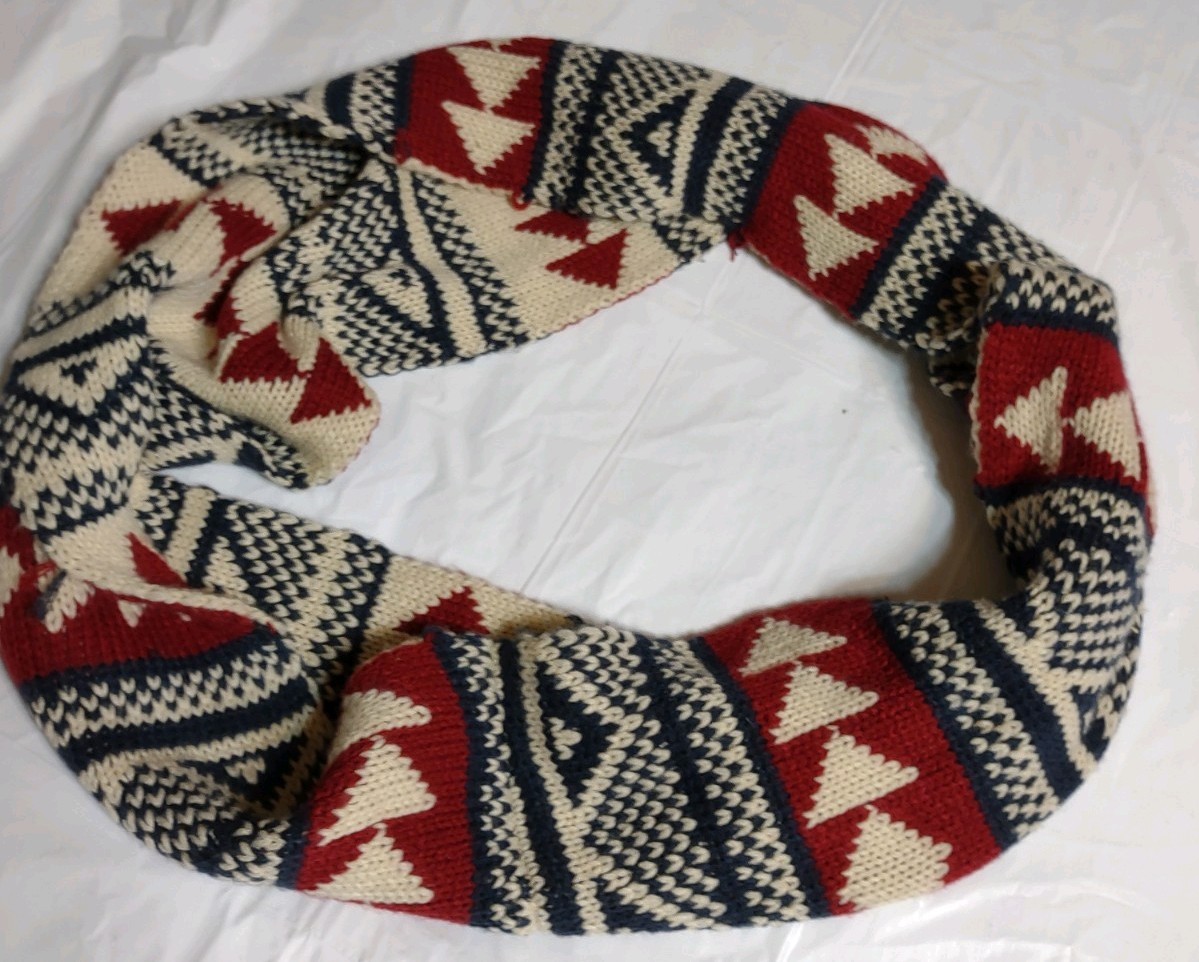 Look Aspencore Geometric Pattern Knitted Infinity… - image 3