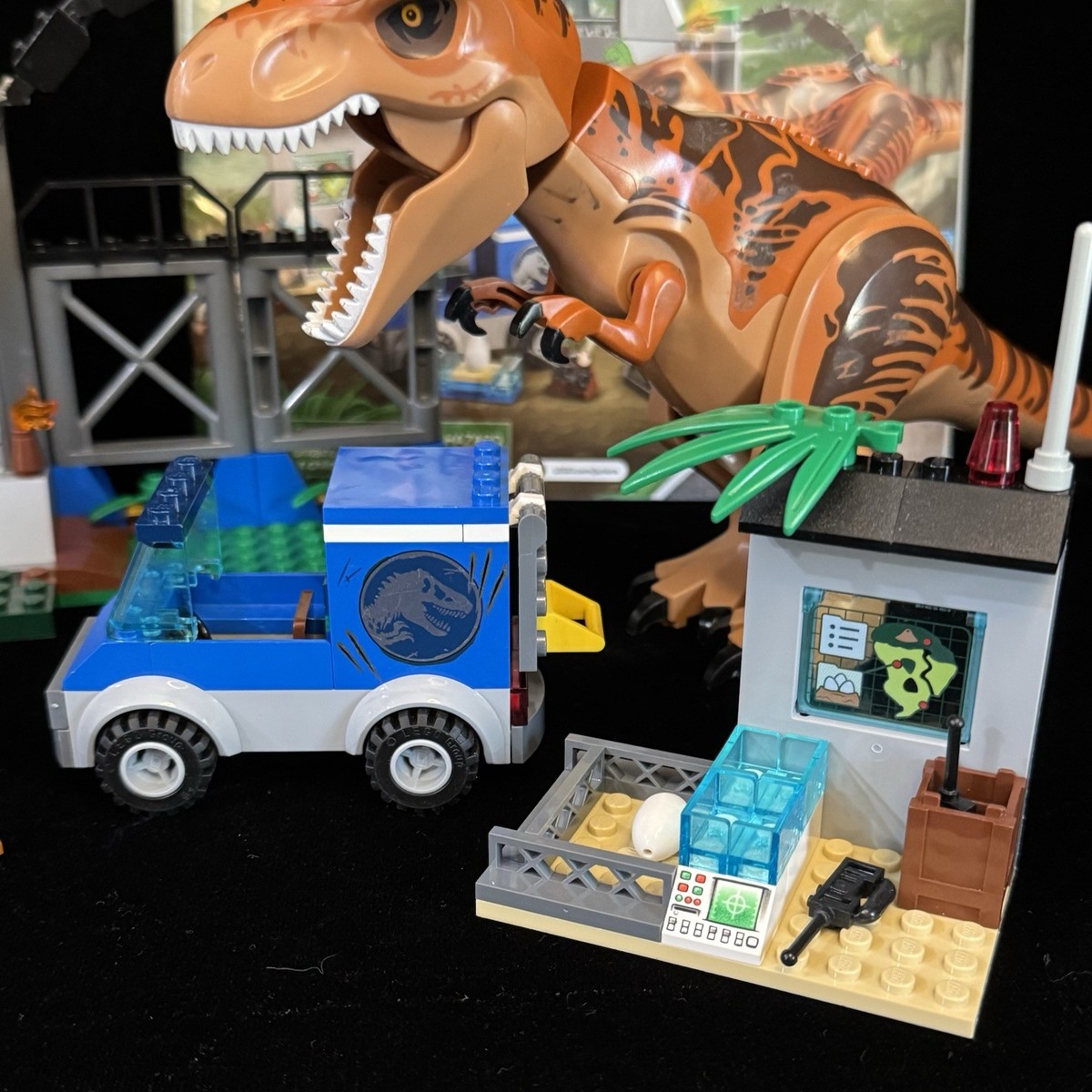 LEGO Juniors 10758 Jurassic World T. Rex Breakout - 100% Complete