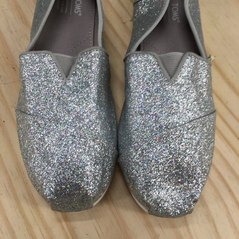 Zapatos Toms Juveniles 4.5 Sin Cordones Plateados Brillos Informales Planos Cómodos Bajos 10011447 Foto 3 de 4