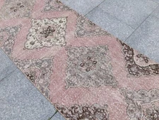 FADED TRIBAL DESIGN ANTIQUE TURKISH HAND KNOTTED WOOL LONG HALLWAY RUNNER RUG