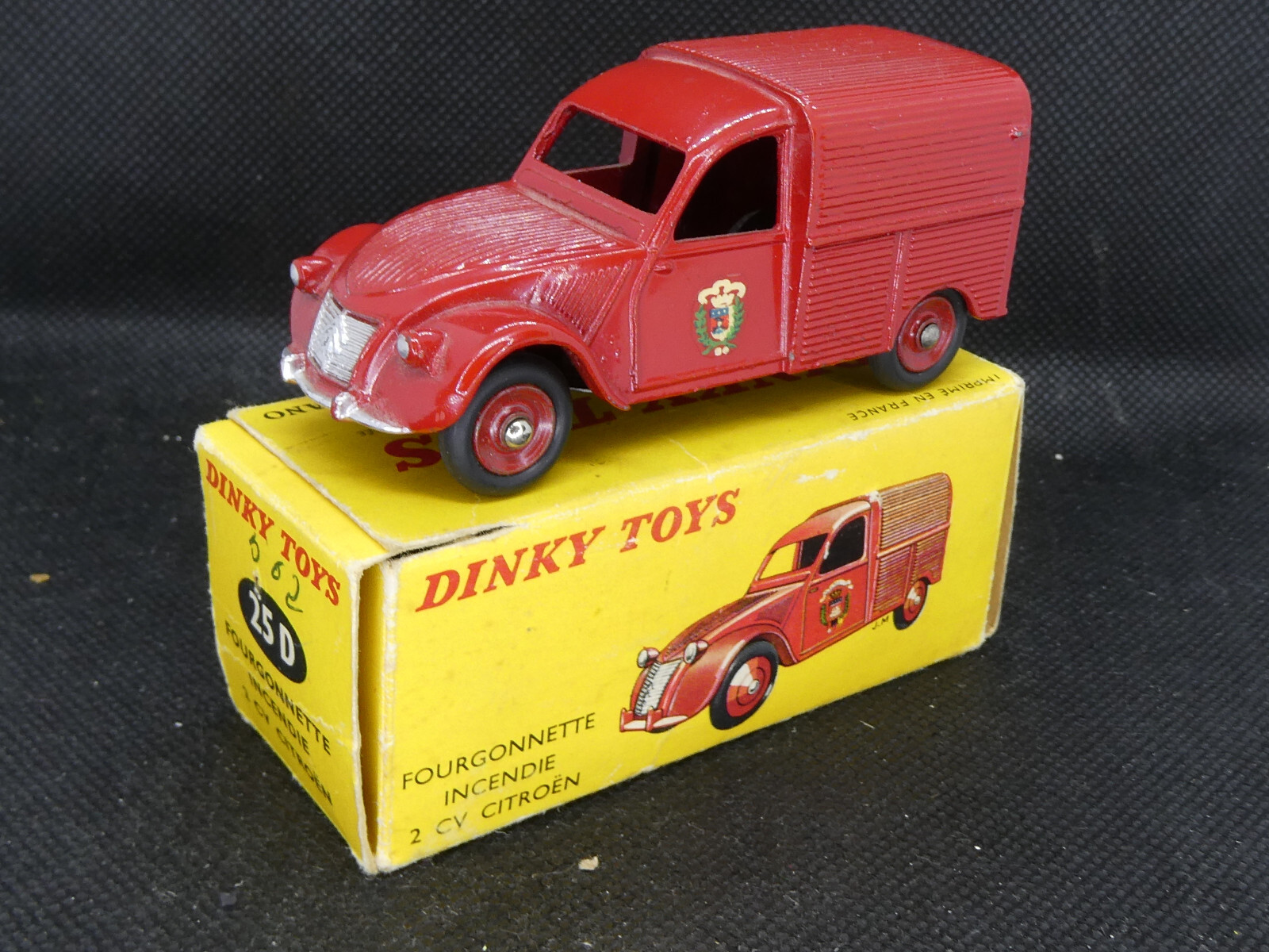 Dinky Toys citroen 2 cv アンティーク　ミニカー Amazon | DINKY TOYS 1/43 ディンキー シトロエン 2CV ベージュ