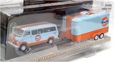 Greenlight 1/64 Scale 32200-B 1972 Ford Club Wagon & Enclosed Car Trailer Gulf