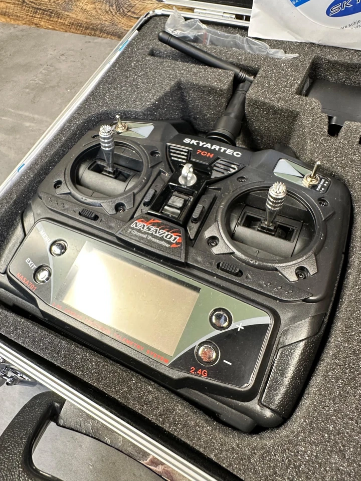 Skyartec Wasp Nano RC Helicopter Kit NASA701 2.4G 7-Channel Controller Case - Image 2 of 4