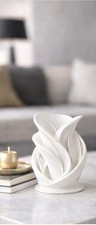 White Abstract Swirl Vase – Modern Sculptural Home Ornament