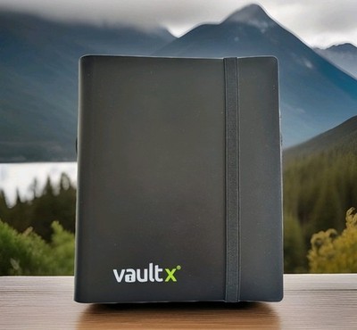 Vault X 4-Pocket Strap Binder Black Gebraucht Sammelkartenspiel Aufbewahrung Pokémon 