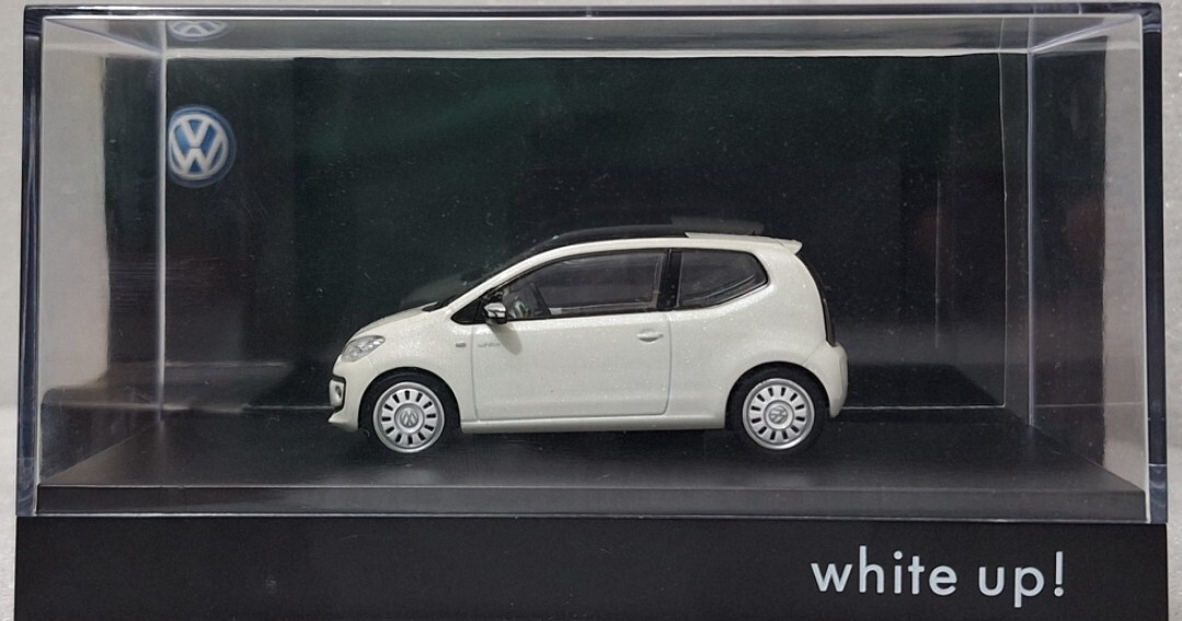 Volkswagen up! 1:43 ミニカー 1S4099300B7W Volkswagen VW Up! 5-Door 2012 White Met 1:43 Schuco