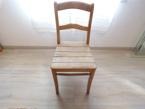 Biete einen sehr stabilen antiken Stuhl, Eiche massiv, 37x41cm, ca. 87cm hoch