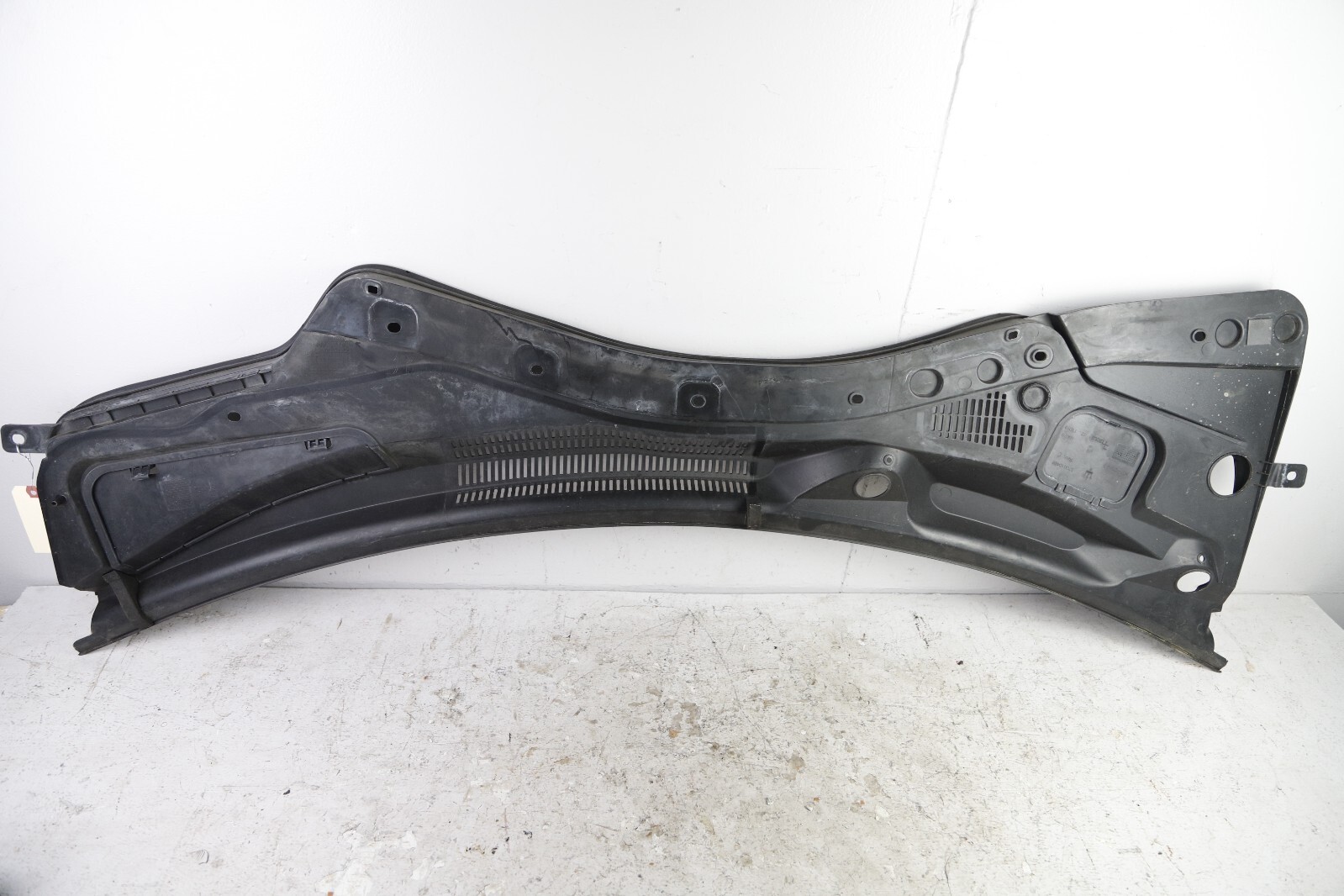2014 - 2020 MASERATI GHIBLI WINDSHIELD WIPER COWL COVER PANEL GRILLE OEM 60K