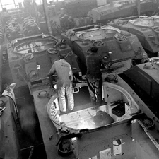 WW2 WWII Photo World War Two / M4 Sherman Tank Manufacturing Detroit Arsenal