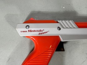 Vintage 1985 Nintendo NES-001 Video Game Console w/ Zapper + Max Controllers etc