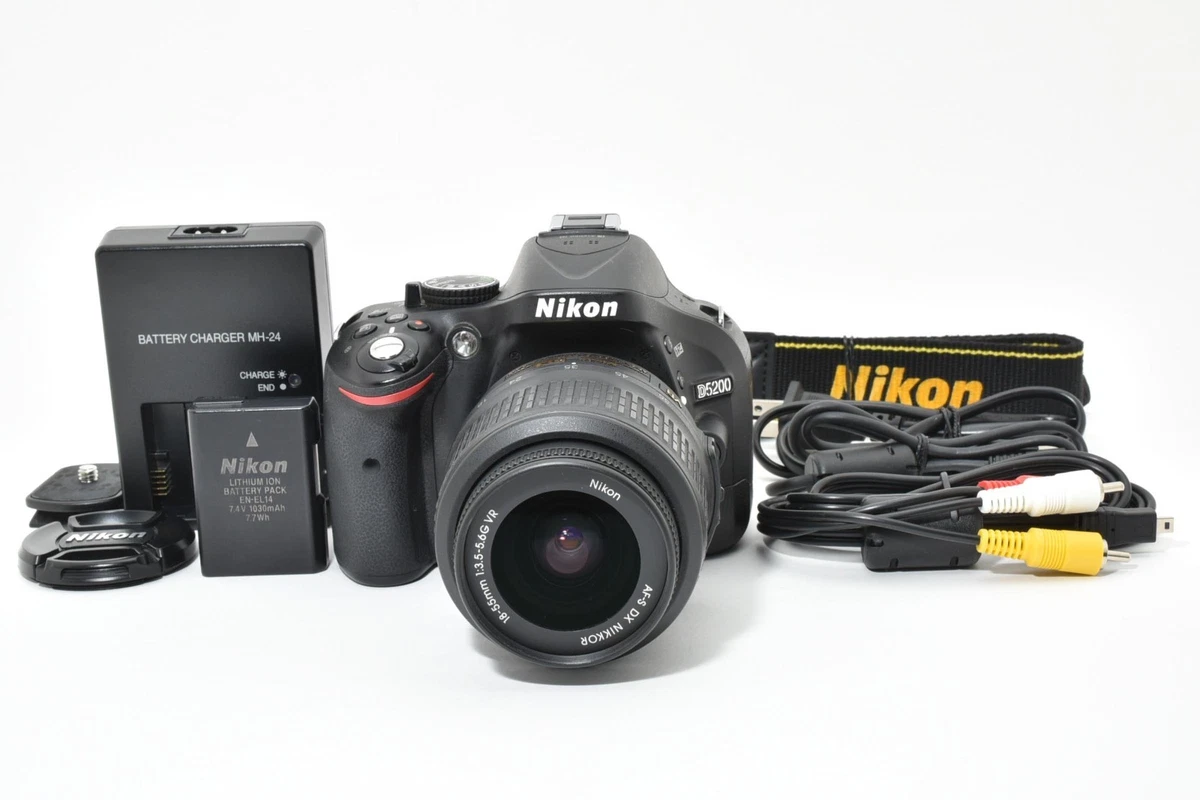 ボディのみ 美品❣️ショット数新品級 Nikon D5200⭐️ ボディのみ 美品❣️ショット数新品級 Nikon D5200⭐️ ボディのみ 美