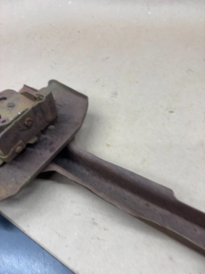 Ford Truck F150 F250 F350 1973-1979 78-79 Bronco capó pestillo rejilla soporte ASSY Foto 3 de 4