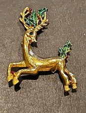 Vintage Gerry's Gold Tone Reindeer Brooch Pin Holly Berry Green Rhinestone Eye