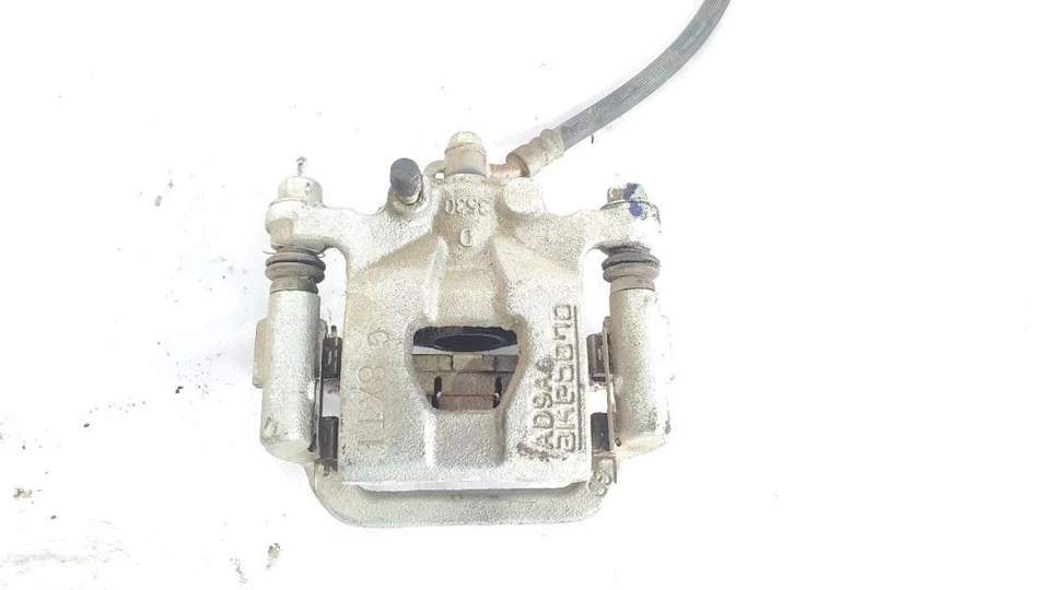 Nissan Altima 2019 2020 pinza de freno trasera izquierda OEM sin estacionamiento eléctrico  Foto 2 de 4