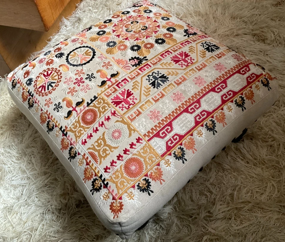 VINTAGE TAPESTRY FOOT STOOL 16"X 16"...STUNNING! - Image 3 of 4