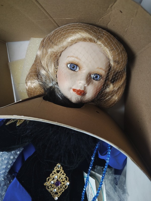 Rare Court Of Dolls Trixie Limited Edition COA 84/2500 By Jenny Purple Eyes