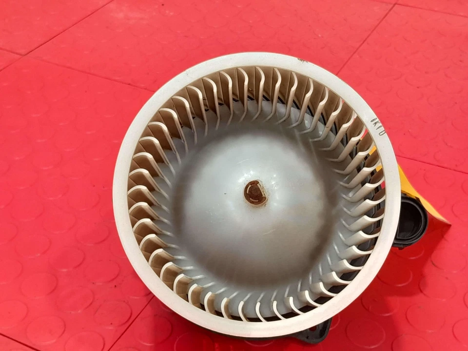 Conjunto de motor soplador de aire acondicionado calentador Kia Forte 2014-2018 original OEM 971133X000 Foto 2 de 4